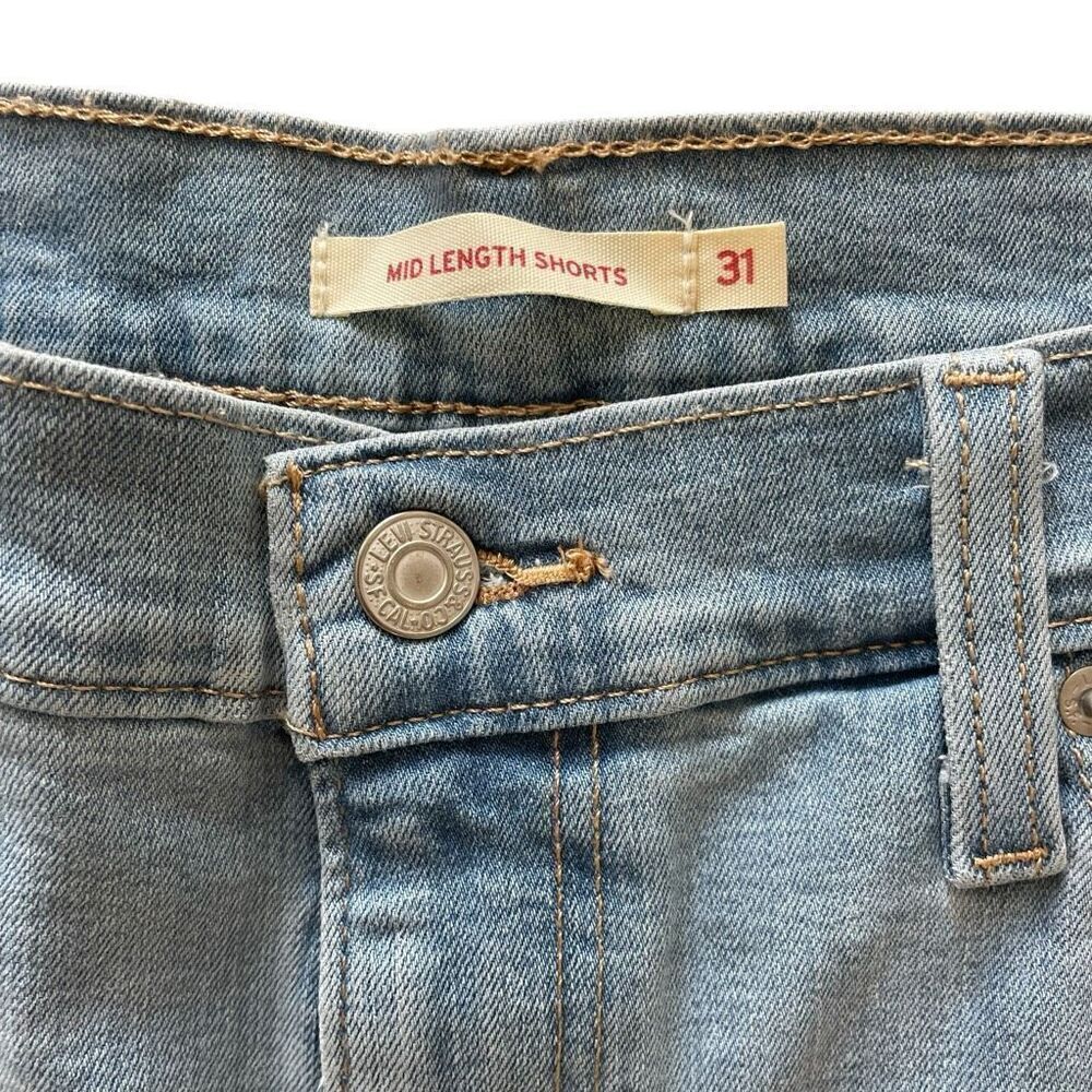 New Levi’s Mid Length Shorts Light Blue Denim Jean Women’s Sz 31 Stretch Cuffed - Picture 3 of 5